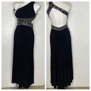 Betsy & Adam Formal dress One Shoulder with beautiful beadwork detailing Size 4